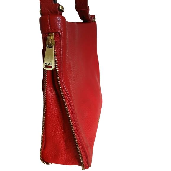 Fossil Pebbled Leather Expandable Crossbody Bag- Red - Picture 4 of 15